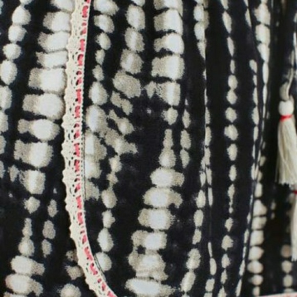 💕 TOPSHOP CROCHET TRIM TIE-DYE SHORTS - Picture 3 of 8